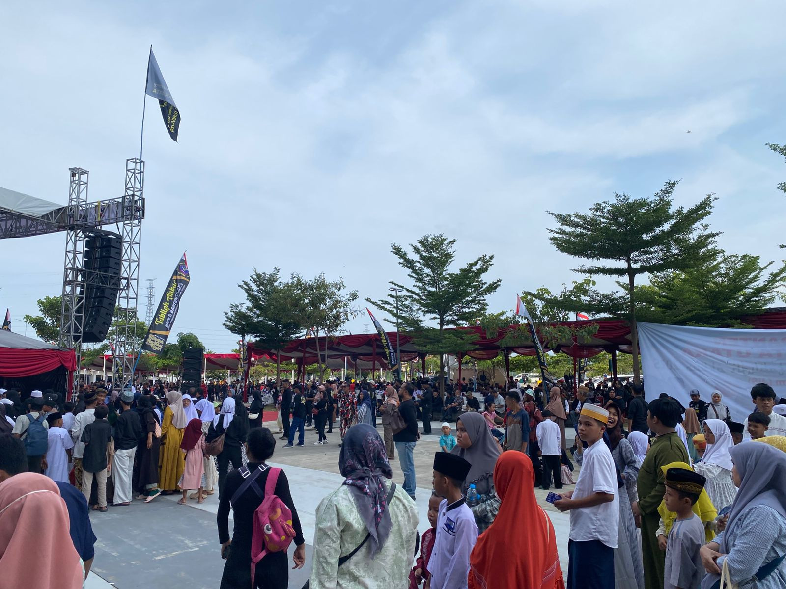 297 Personel Amankan Tabligh Akbar BPPKB Banten di JIS, Ribuan Jamaah Padati Stadion