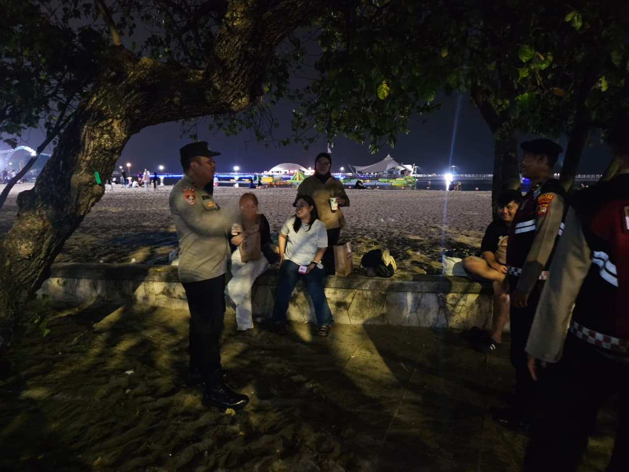 Jakarta On The Spot Dini Hari, Polsek Kepulauan Seribu Utara Gencarkan Sosialisasi Layanan Polisi 110