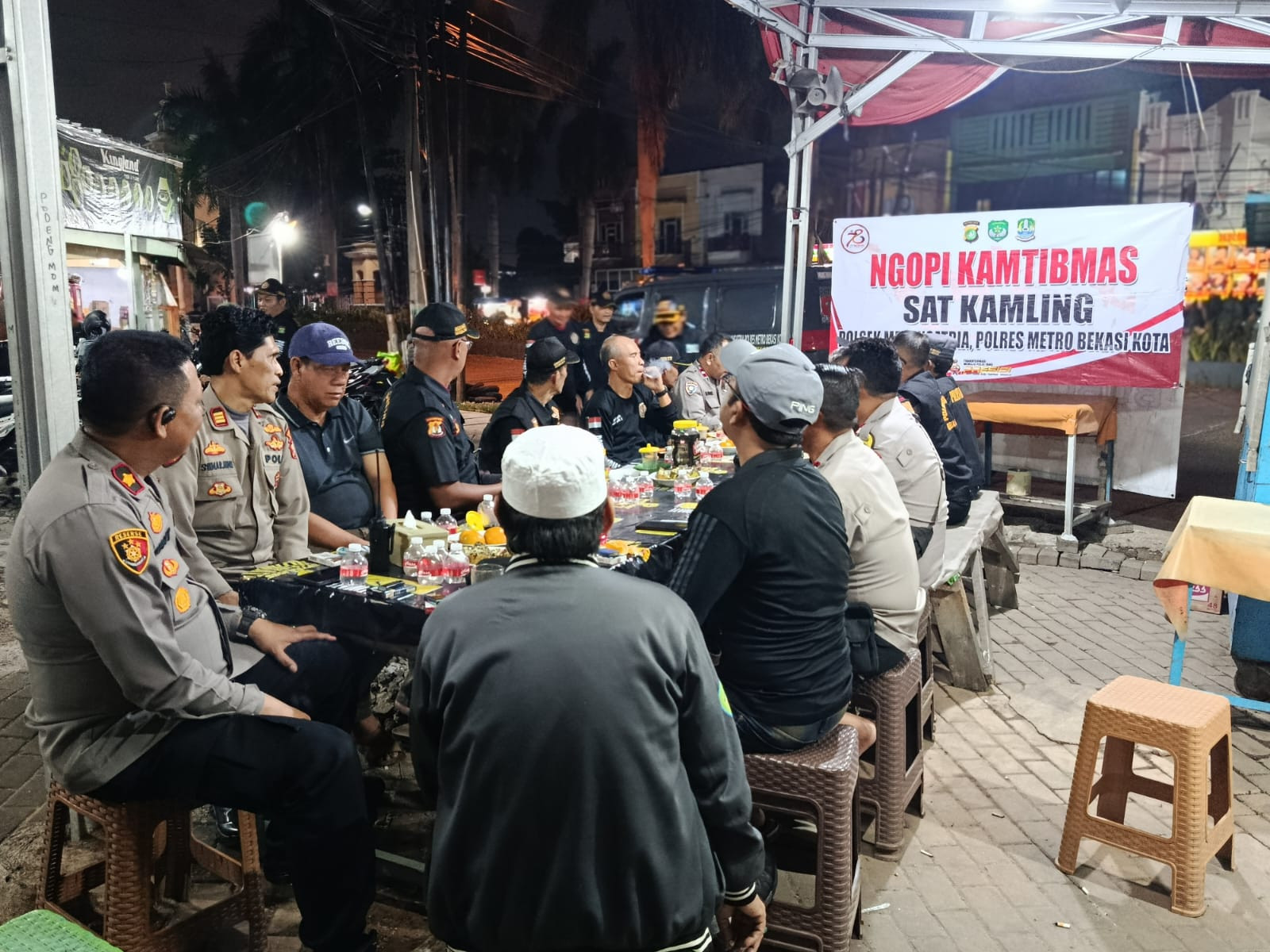 Polsek Medan Satria Gelar Ngopi Kamtibmas Bersama Pokdarkamtibmas dan Warga