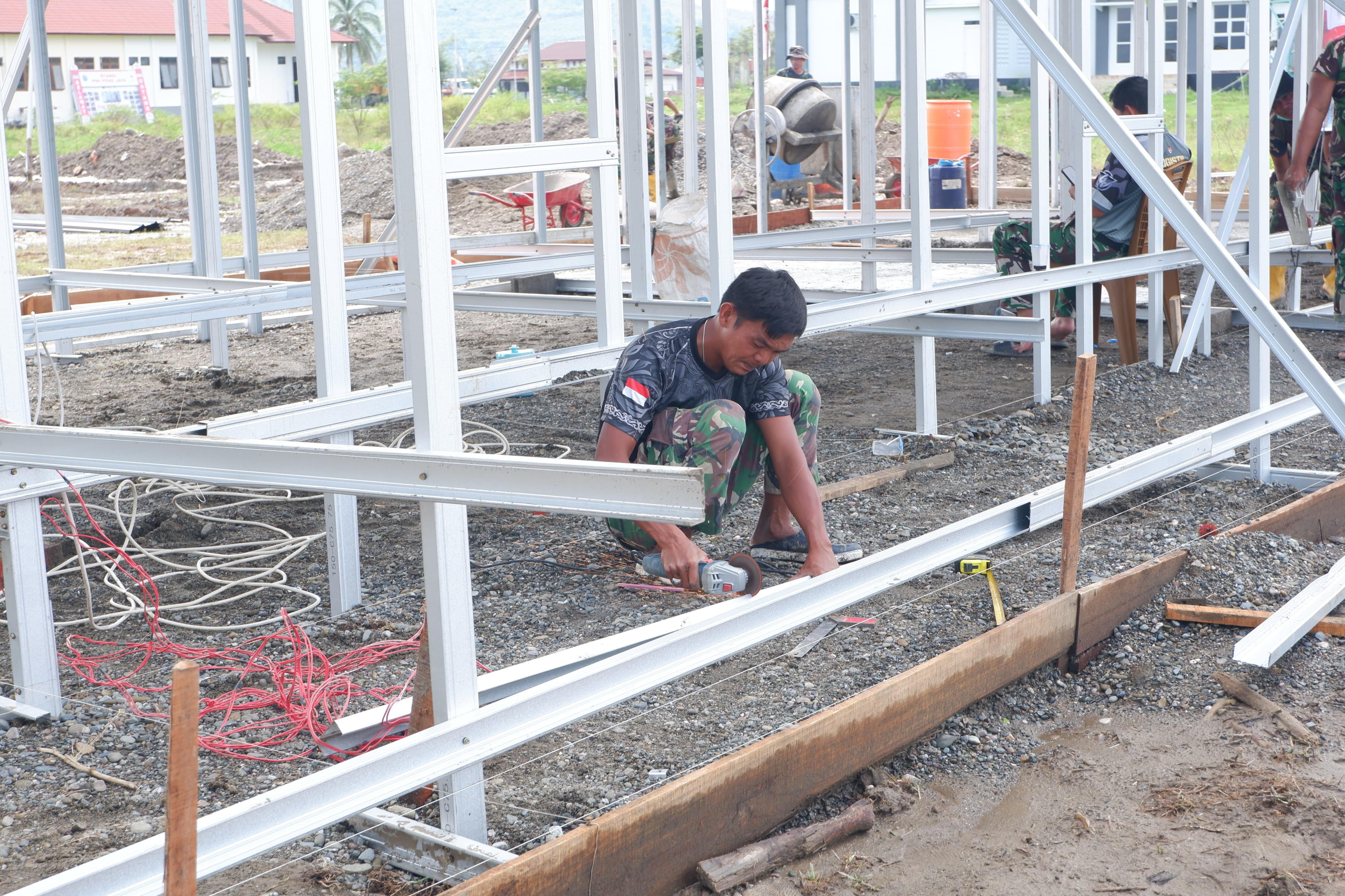 Satgas Gulbencal Kodam IM Bangun Huntara Korban Banjir di Pidie Jaya