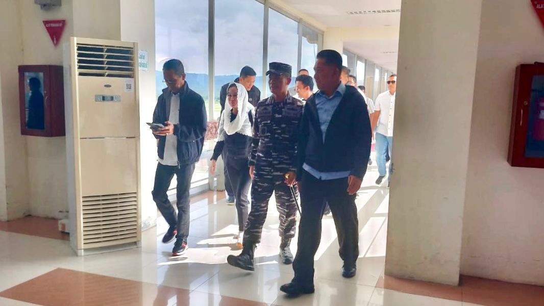 Danlanal Sabang Sambut Kedatangan Walikota Batam dan Dankodaeral IV Dalam Rangka Penyerahan Bantuan Sosial Ke Provinsi Aceh