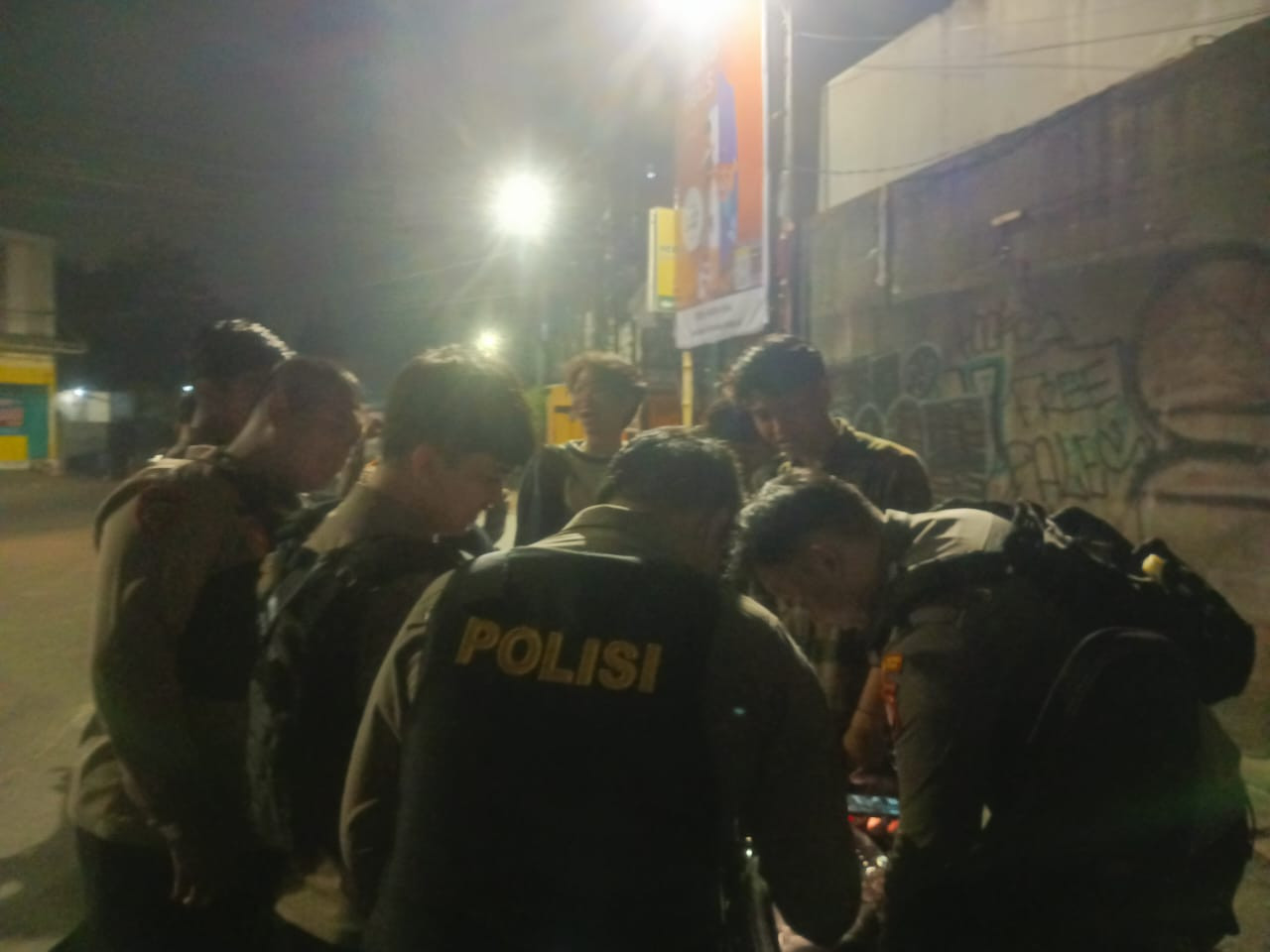 Jaga Jakarta, Jaga Bekasi On The Spot Tim Beruang Polres Metro Bekasi Kota Patroli Malam: Sisir Jalur Rawan Kriminalitas Lintas Kecamatan