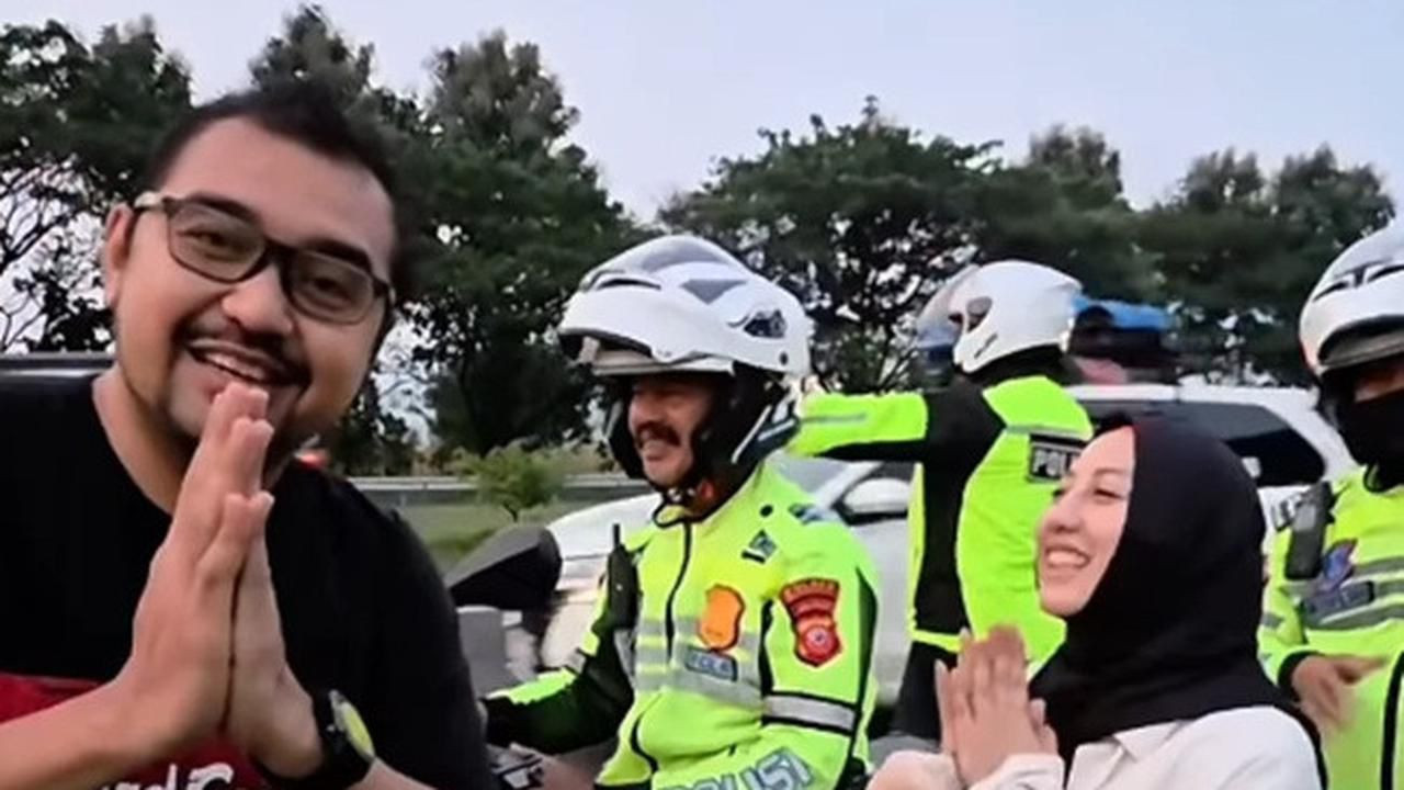 Tertinggal di Rest Area, Pemudik Asal Indramayu Diselamatkan Polisi dan Diantar Susul Keluarga