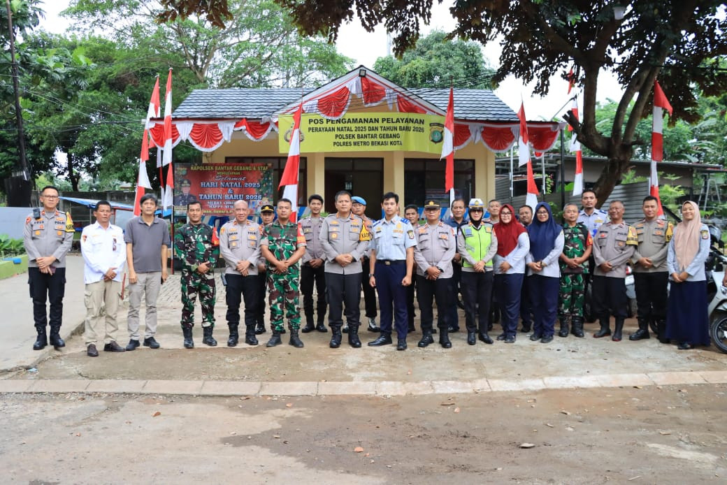 Kapolres Metro Bekasi Kota Cek Kesiapan Posyan Dukuh Zamrud, Pastikan Keamanan Ibadah Natal HKBP Mustikajaya