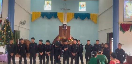 Brimob Polda Sumatera Utara Lakukan  pembersihan di Gereja Hutanagodang Pasca Bencana