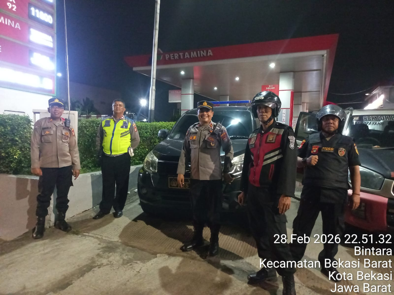 Berikan Rasa Aman kepada Masyarakat, Kapolsek Bekasi Barat Pimpin Patroli