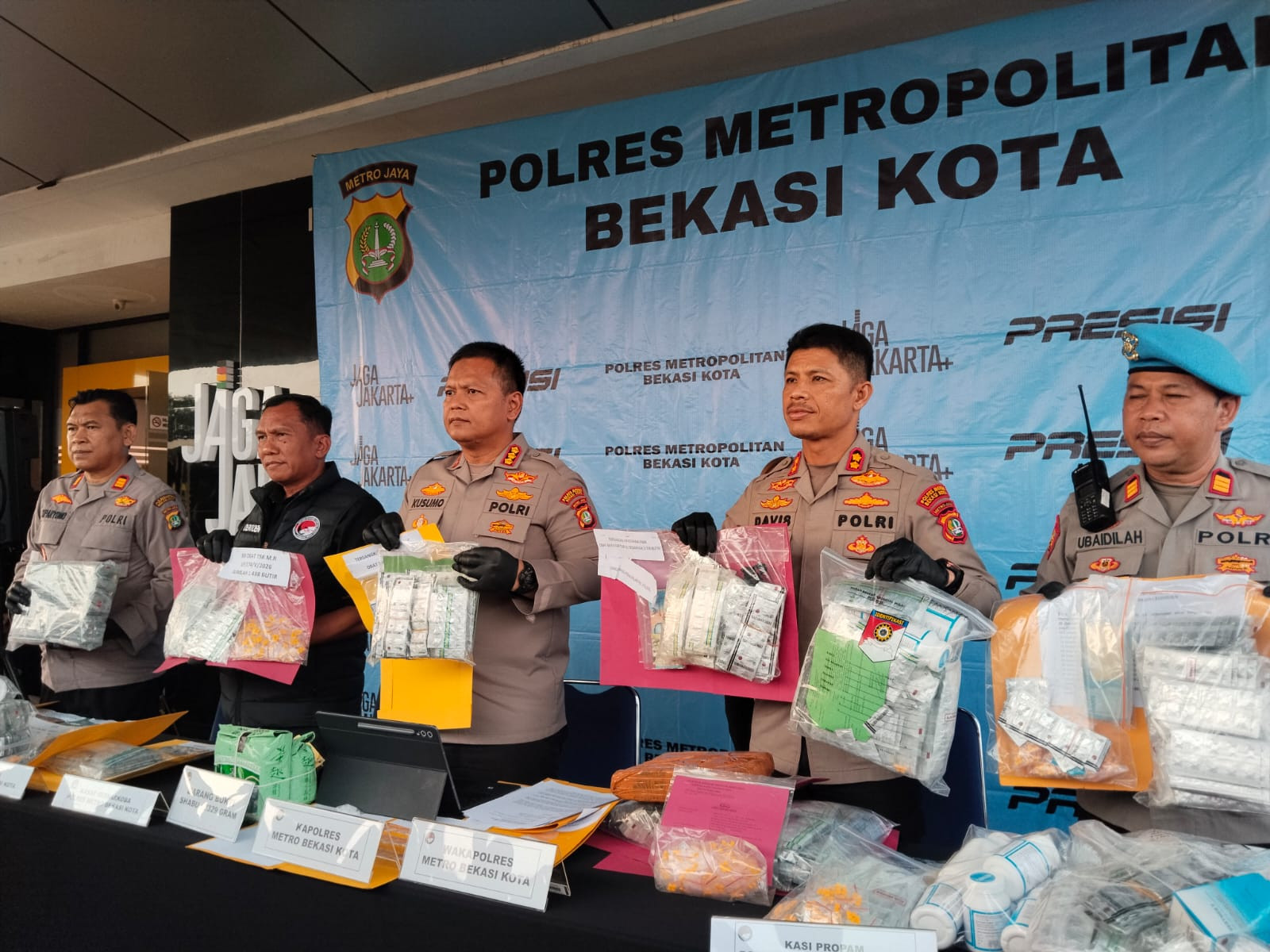 Polres Metro Bekasi Kota Ungkap 102 Kasus Narkotika dan Obat Keras, 121 Tersangka Diamankan