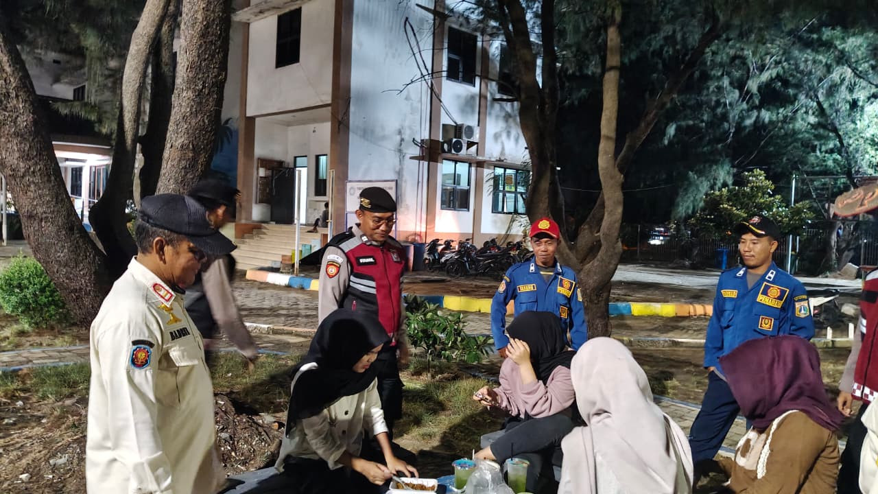 Polsek Kepulauan Seribu Utara Gelar Patroli Malam Gabungan, Ajak Warga Waspada Hoax dan Gunakan Call Center 110
