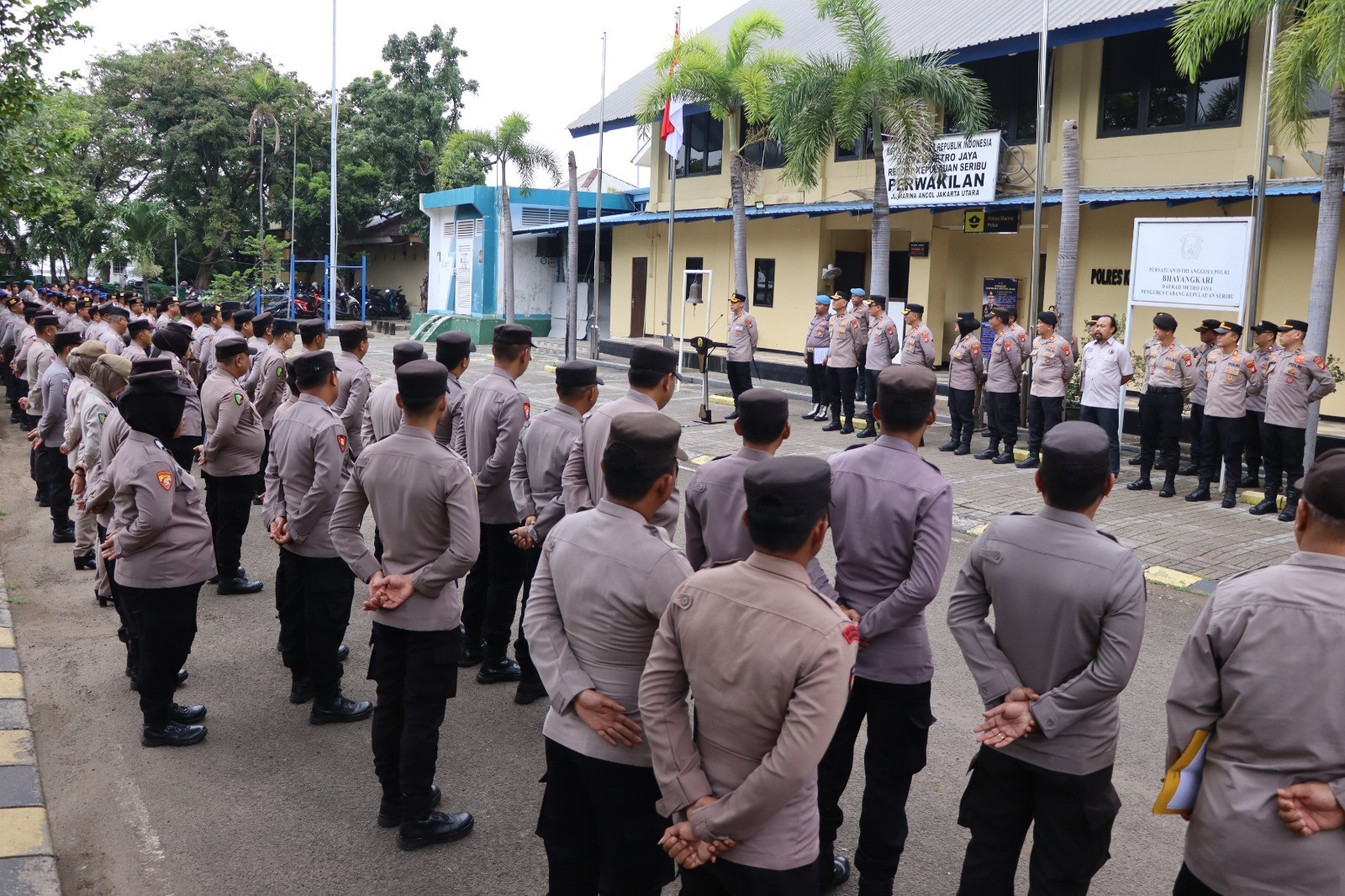 Kapolres Kepulauan Seribu Pimpin Apel Pagi, Tekankan Disiplin dan Profesionalisme Personel