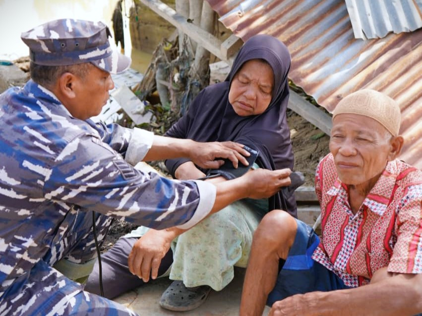 Satgas Penanggulangan Bencana Alam Kodaeral I Terus Salurkan Bantuan