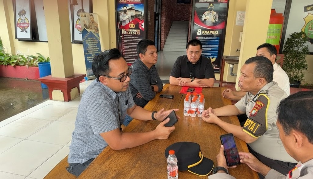 Subbidpaminal Bidpropam Polda Metro Jaya Sosialisasikan Larangan Gaya Hidup Mewah dan Whistle Blower System di Polsek Tebet