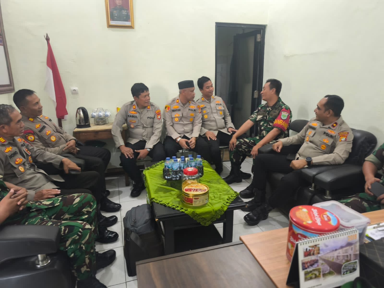 Jaga Jakarta On The Spot Kapolsek Bekasi Selatan, Bekasi Barat, dan Medan Satria Perkuat Sinergitas TNI–Polri Melalui Kunjungan ke Koramil 01 Kranji