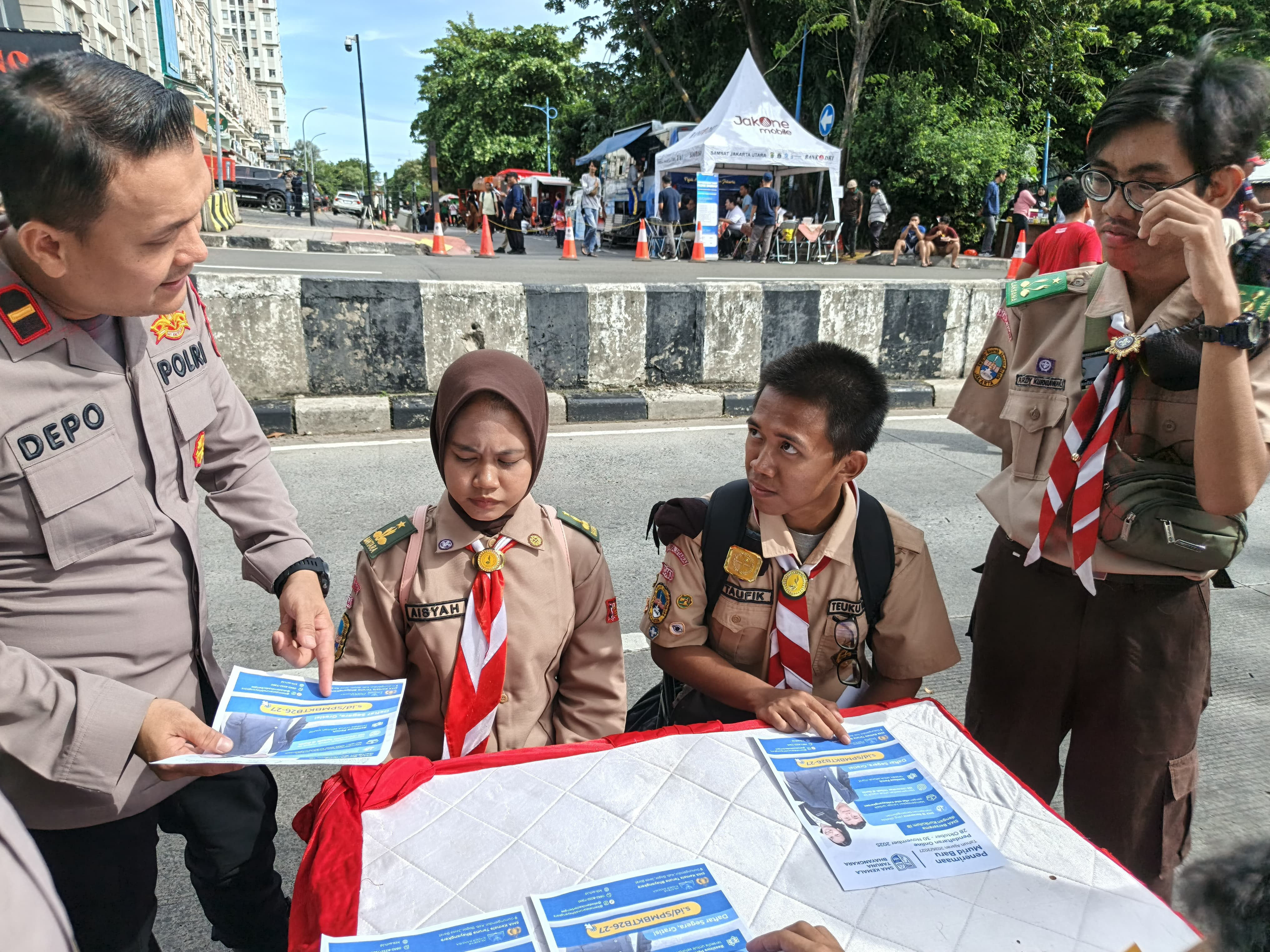 Polres Metro Jakarta Utara Sosialisasikan SPMB Kemala Taruna Bhayangkara di CFD Danau Sunter