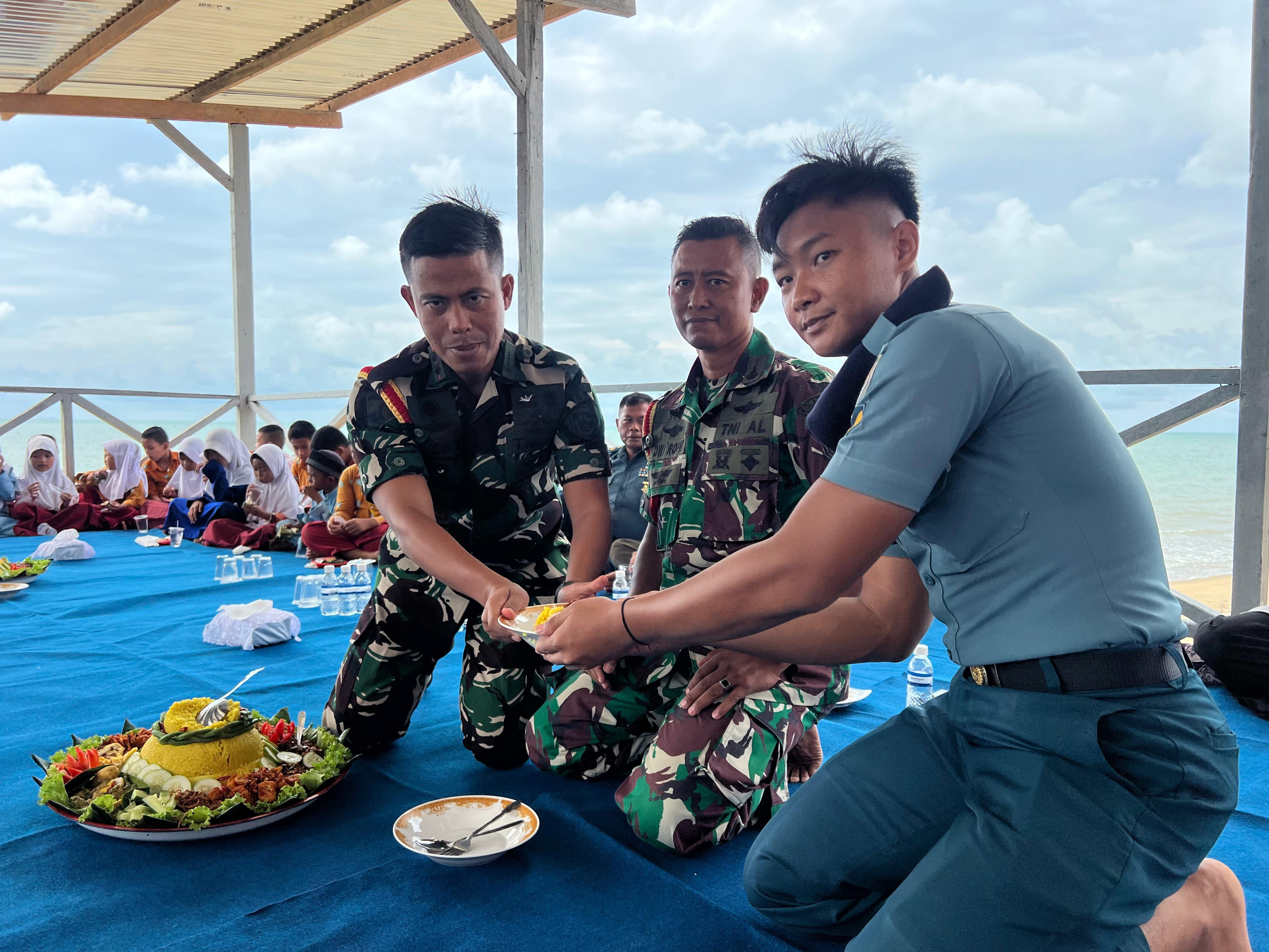 Lanal Dabo Singkep Laksanakan Doa Bersama Untuk Kelancaran Latgabma Super Garuda Shield (SGS) 2025 di Pantai Todak