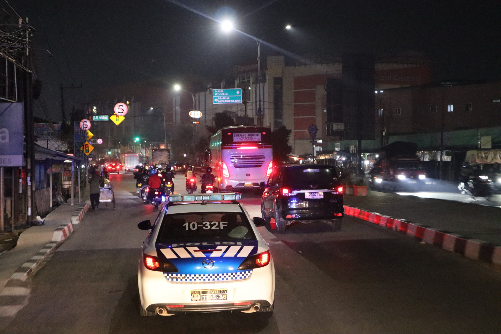 Dipimpin Kapolres, Polres Metro Bekasi Gelar Apel Patroli Skala Besar dan KRYD