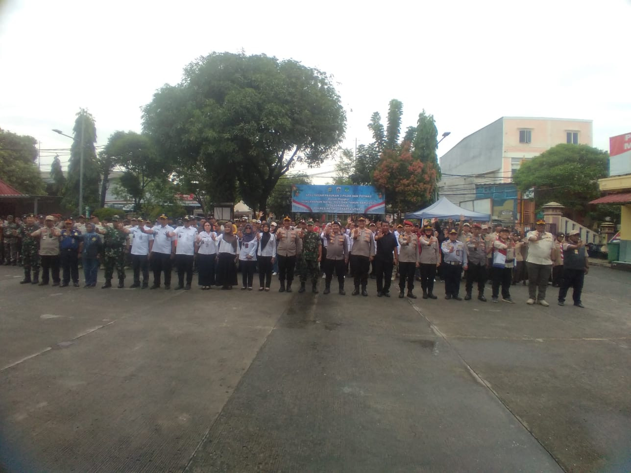 Kapolsek Koja Pimpin Apel Gabungan Tiga Pilar, Siapkan Pengamanan Malam Natal 2025 di Jakarta Utara