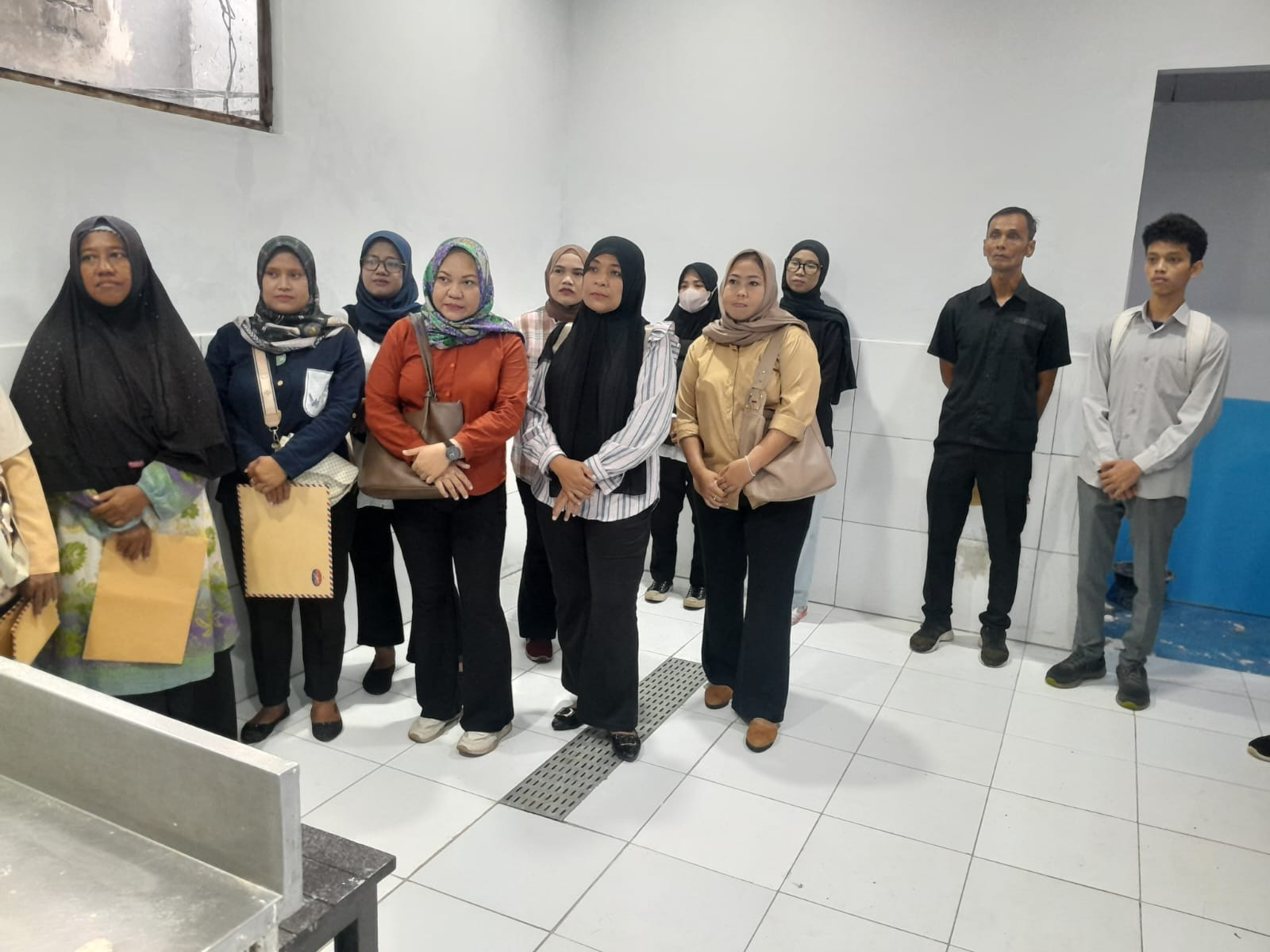 Dukung Program Kemanusiaan, Bhabinkamtibmas Polsek Bekasi Utara Pantau Seleksi Relawan MBG di Yayasan Binaul Ummah