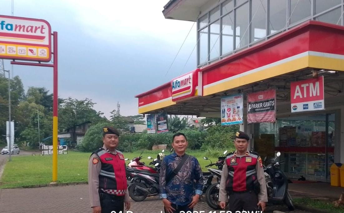 Polsek Bantargebang Gelar Patroli Jalan Kaki Antisipasi Gangguan Kamtibmas