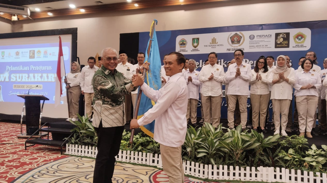Akhmad Munir Lantik Pengurus PWI Surakarta Periode 2026-2031