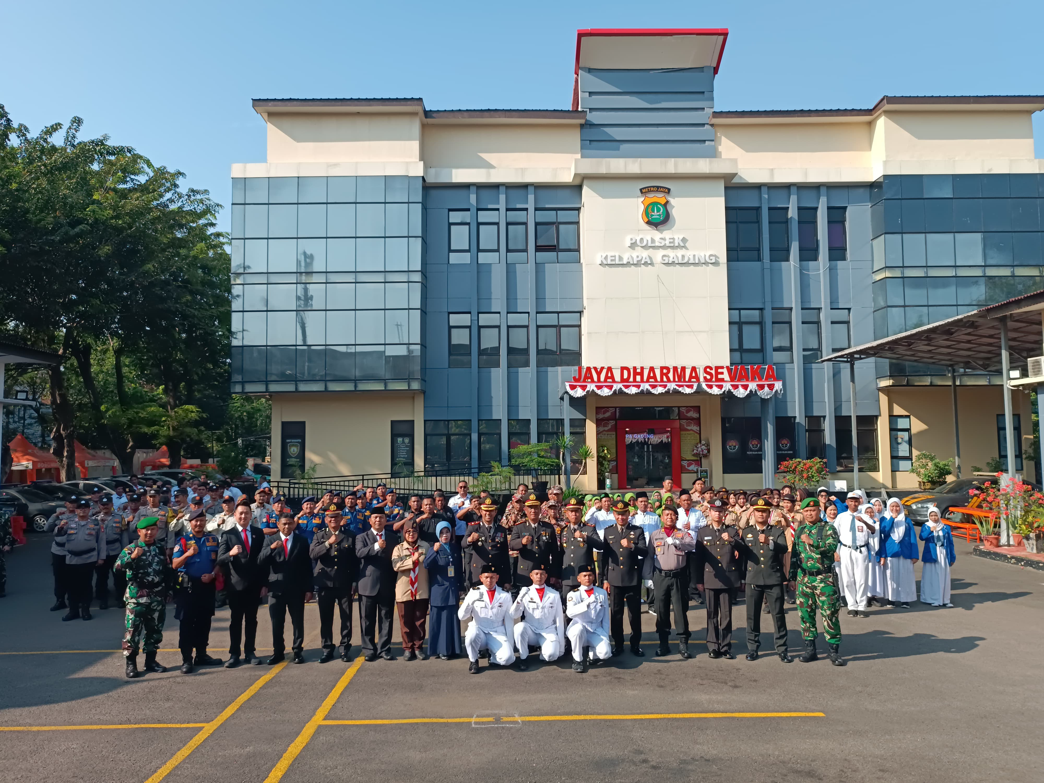 Polsek Kelapa Gading Gelar Upacara HUT RI ke-80, Sinergi TNI-Polri dan Masyarakat Terjalin Erat