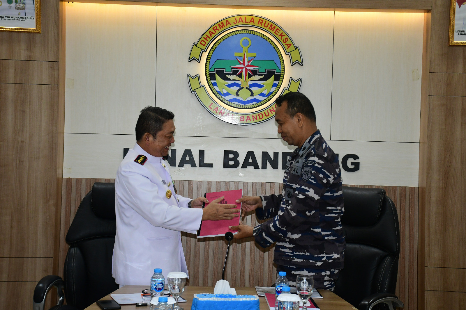 Komandan Lanal Bandung Bacakan Memorandum Jelang Serah Terima Jabatan