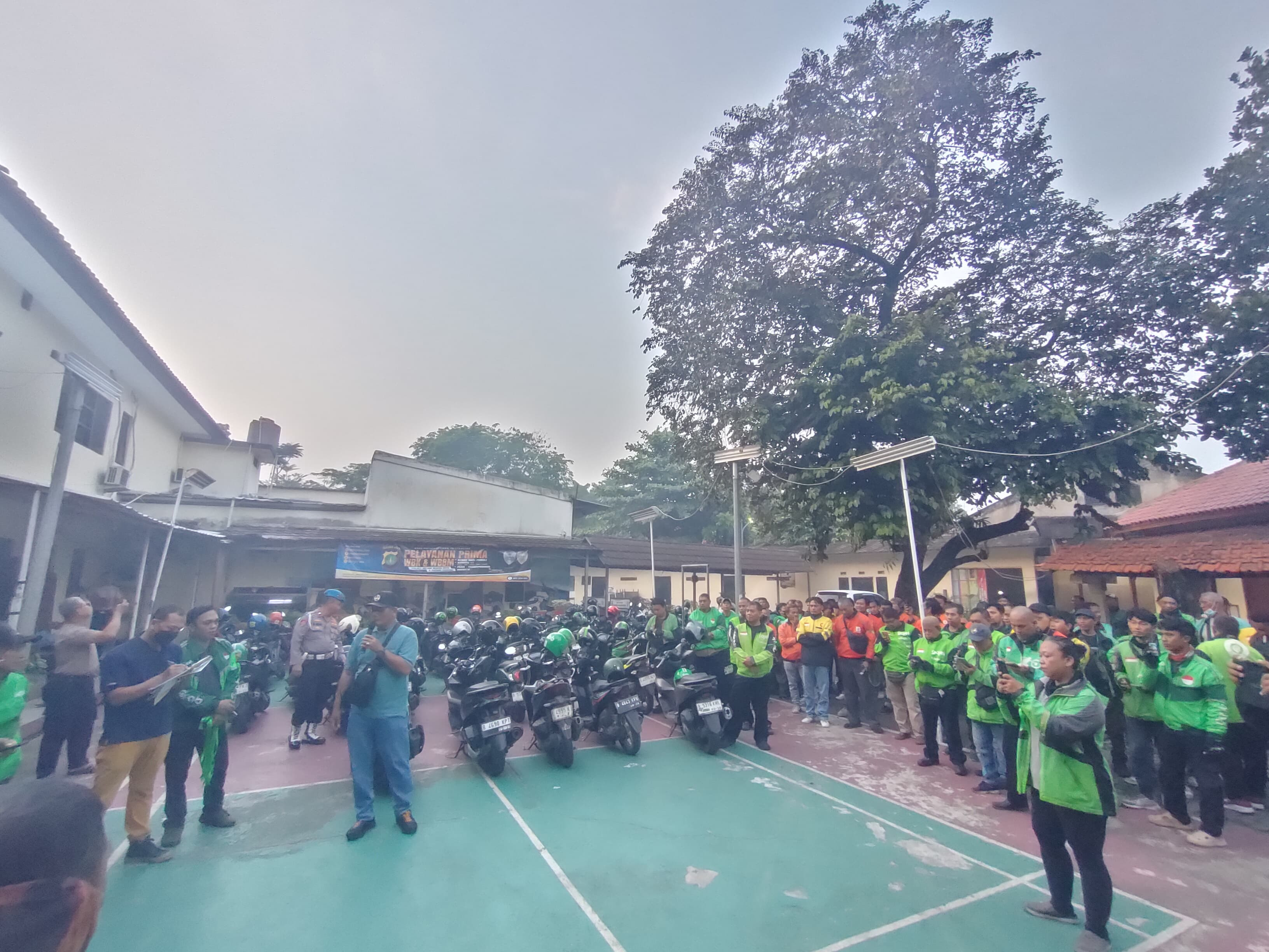 Keberangkatan Komunitas Ojol Wilayah Hukum Polsek Bantargebang Ikuti Apel Kamtibmas di Monas