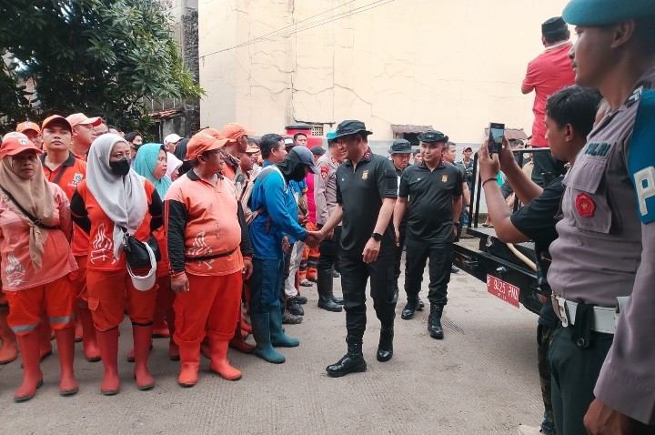 Kapolda Metro Jaya Pimpin Curvai Satgas ASRI “Bang Jasri” di Jakarta Utara, Ajak Masyarakat Jaga Kebersihan Lingkungan