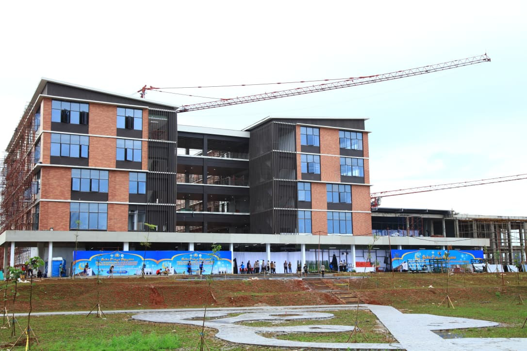 Pembangunan SMA Kemala Taruna Bhayangkara Bogor Capai 60 Persen, Polri Gelar Buka Puasa Bersama Warga Gunung Sindur