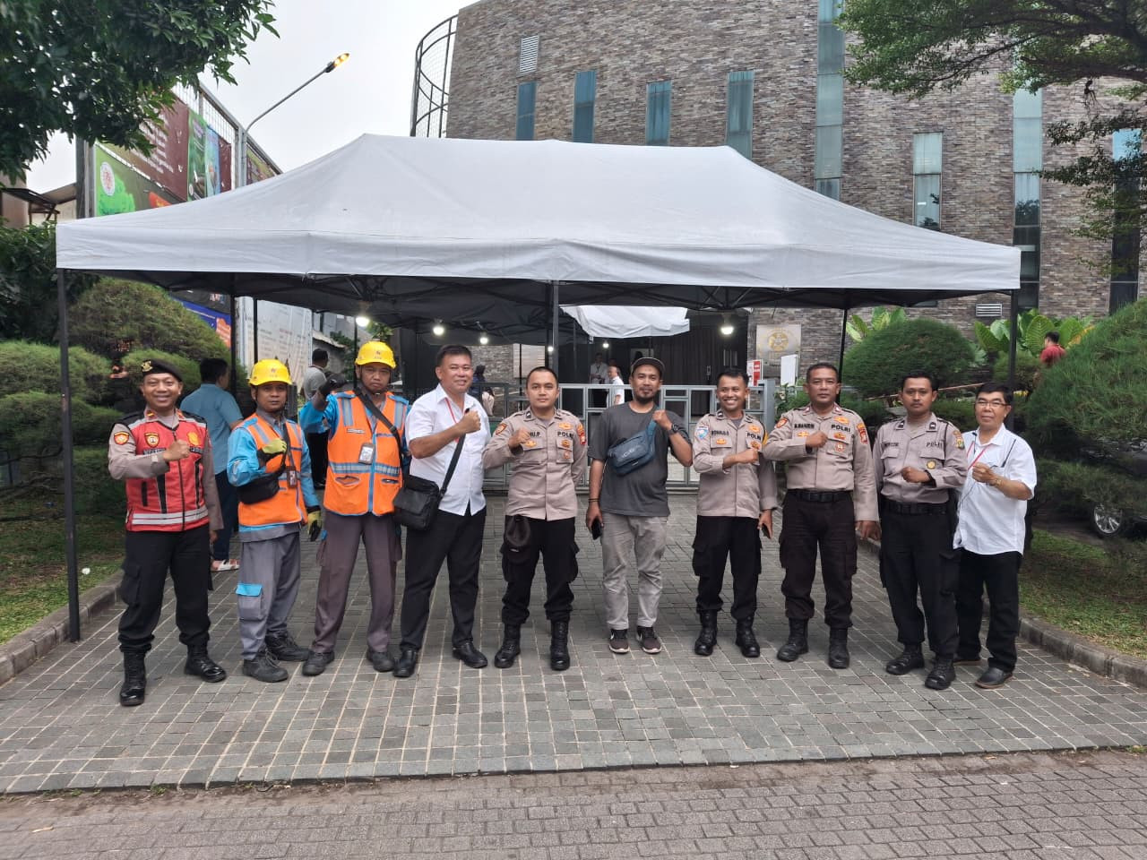 Ribuan Jemaat Ikuti Misa Kamis Putih di Gereja Stella Maris, Pengamanan Berlangsung Kondusif