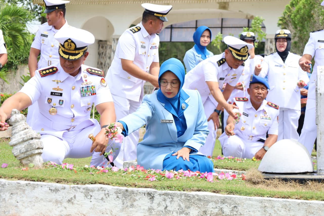 Sambut HUT Ke-80 TNI Angkatan Laut, Lanal Dumai Gelar Ziarah Rombongan di TMP Damai Sentosa Kota Dumai