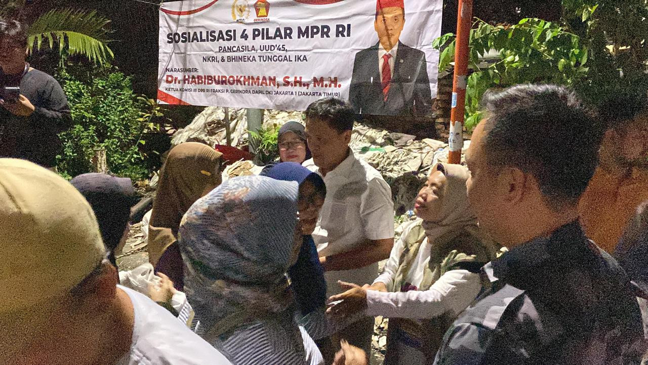 Legislator Gerindra Serap Aspirasi Warga Pulogadung, Salurkan Bantuan Kursi Roda dan Sampaikan Salam Prabowo