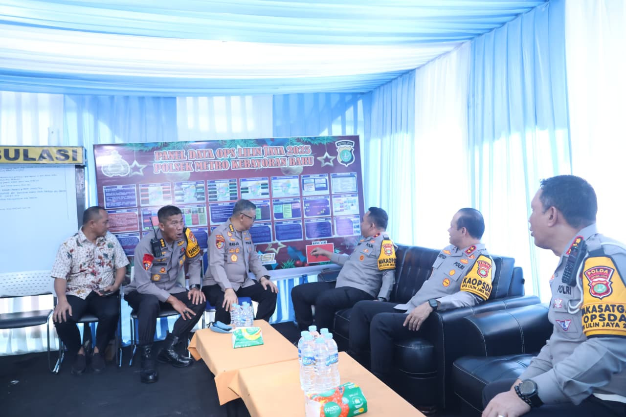 Kapolda Metro Jaya Tinjau Pospam dan Pantau Ibadah Natal di Jakarta