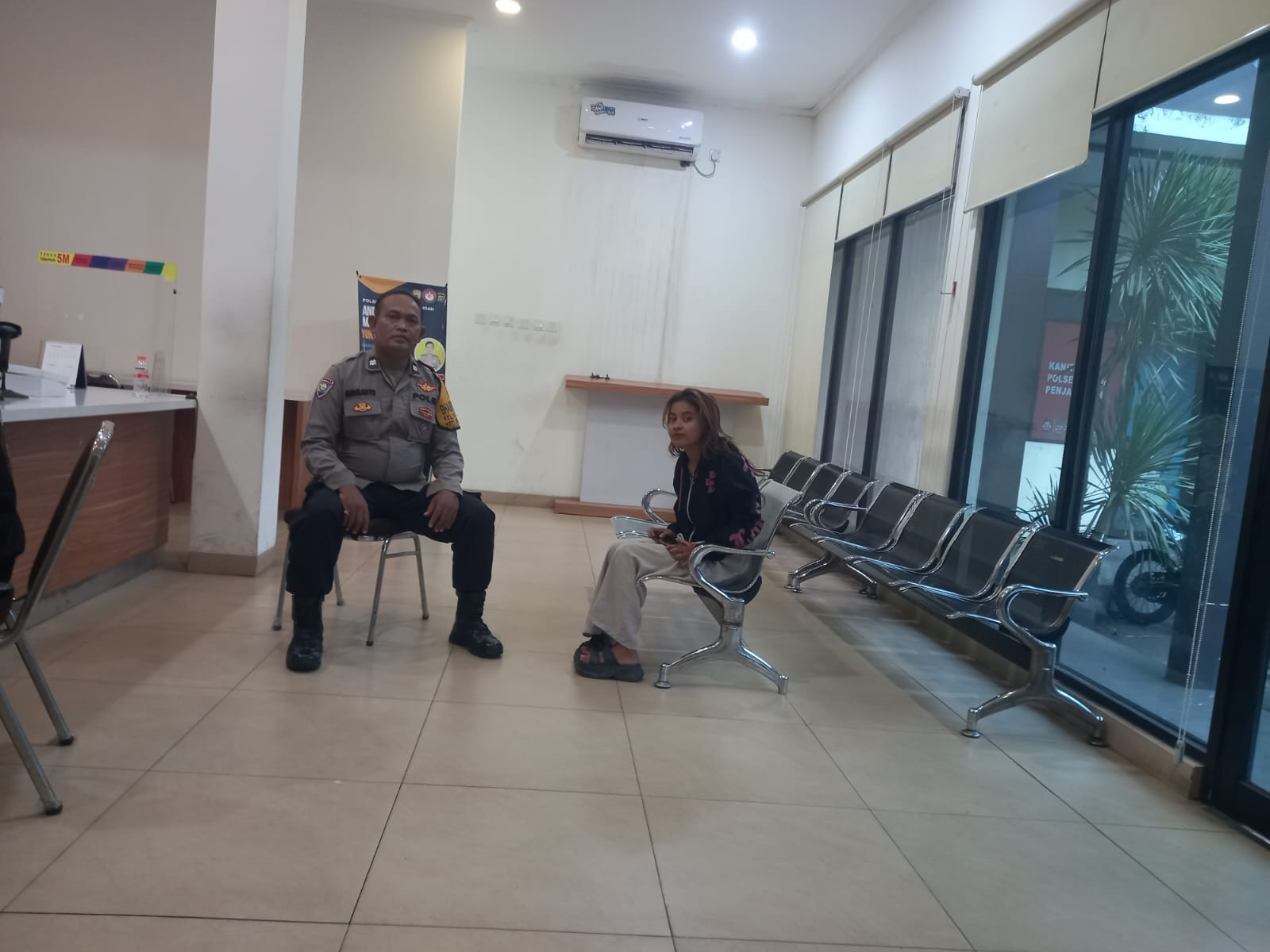 Bhabinkamtibmas Polsek Metro Penjaringan Bantu Remaja yang Diduga Jadi Korban Kekerasan, Pertemukan dengan Orang Tua