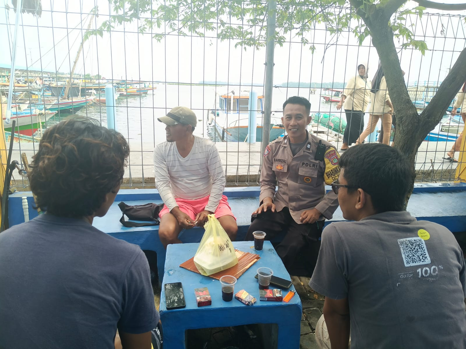 Bhabinkamtibmas Pulau Panggang Sambangi Warga, Sosialisasikan Layanan Polri 110 dan Perkuat Kamtibmas