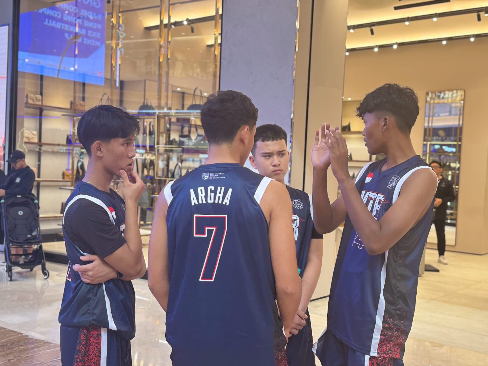 Tim Basket SMA KTB Sabet Juara 1 Turnamen Pakuwon Sport 3 on 3 Basketball U16