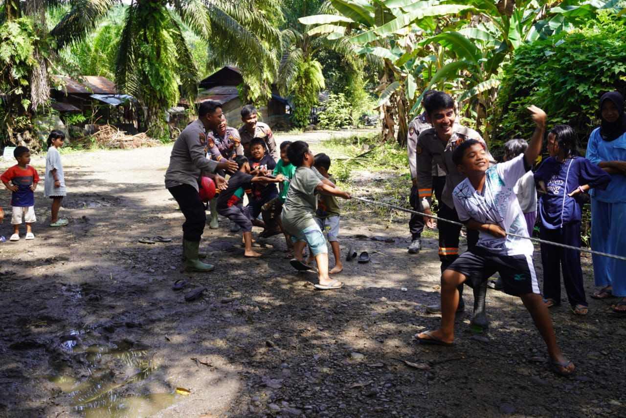 Polsatwa K-9 Polda Sumut Hadirkan Trauma Healing untuk Anak Korban Banjir di Batang Toru