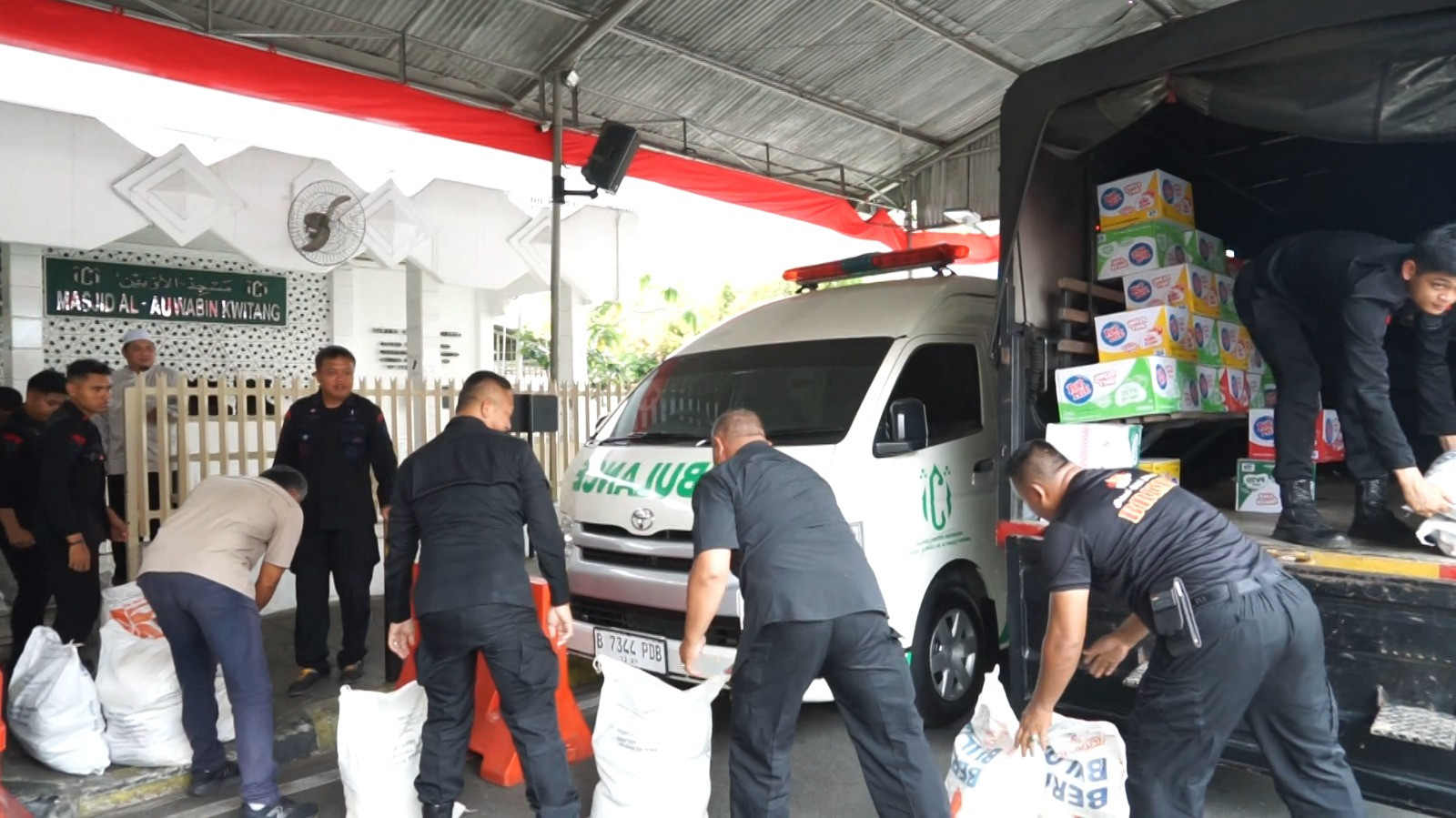 Menebar Kepedulian, Brimob Polda Metro Jaya Jalin Silaturahmi ke Kediaman Habib Ali Kwitang, Berbagi Melalui Majlis Ta’lim Al Habib Ali Alhabsyi