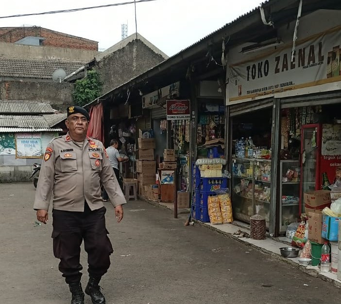 Patroli Jalan Kaki Polsek Bekasi Barat Berikan Rasa Aman Masyarakat