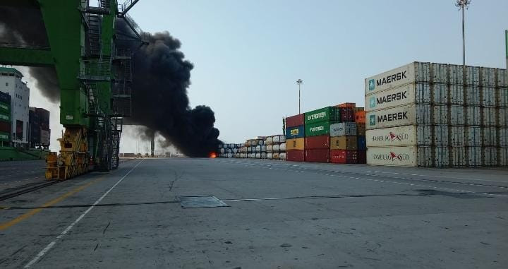 Kontainer Dangerous Goods Terbakar di NPCT1, Petugas Langsung Bergerak