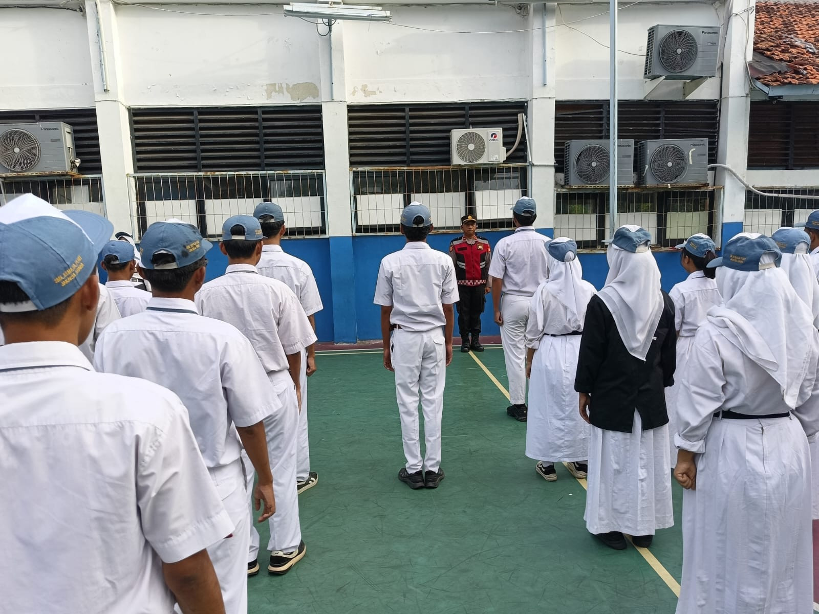 Polsek Metro Penjaringan Gelar Program “Police Go To School & Cooling System” di SMK Remaja Pluit: Bangun Disiplin, Cegah Tawuran, Bentuk Generasi Berkarakter