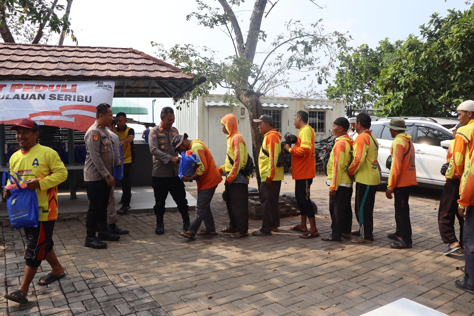 Polres Kepulauan Seribu Gelar Jumat Peduli Bersama Komunitas Sabuk Kamtibmas, Perkuat Sinergi Ojol dan Nelayan