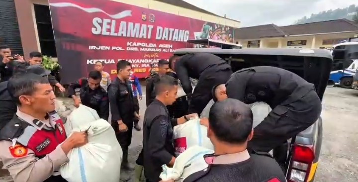 Kapolres Aceh Tengah Jangkau Desa Terisolir dengan Trail, Salurkan Bantuan dan Gelar Bhakti Kesehatan bagi Pengungsi Bintang Pepara