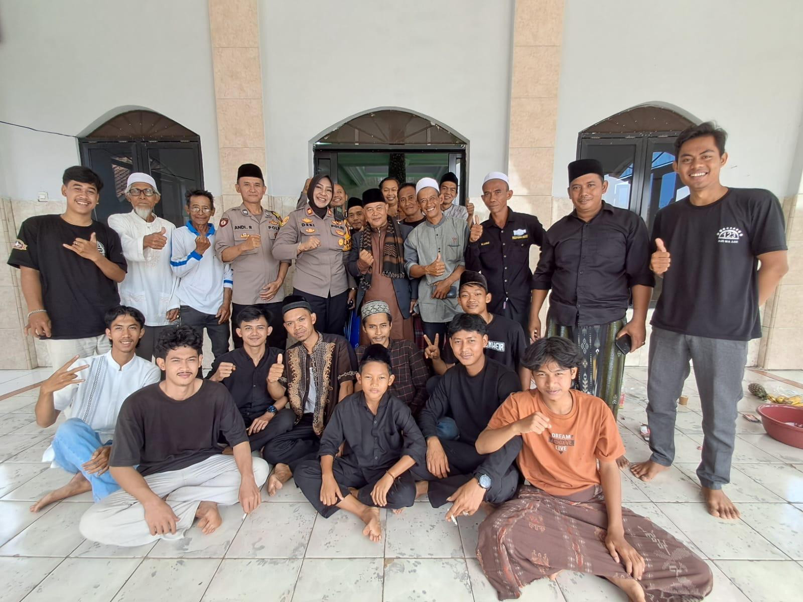 Door To Door  Kapolsek Dramaga dalam Rangka Program Jumat Curhat, Dengarkan Aduan Keluhan Tokoh Agama Dan Pemuda Kecamatan Dramaga