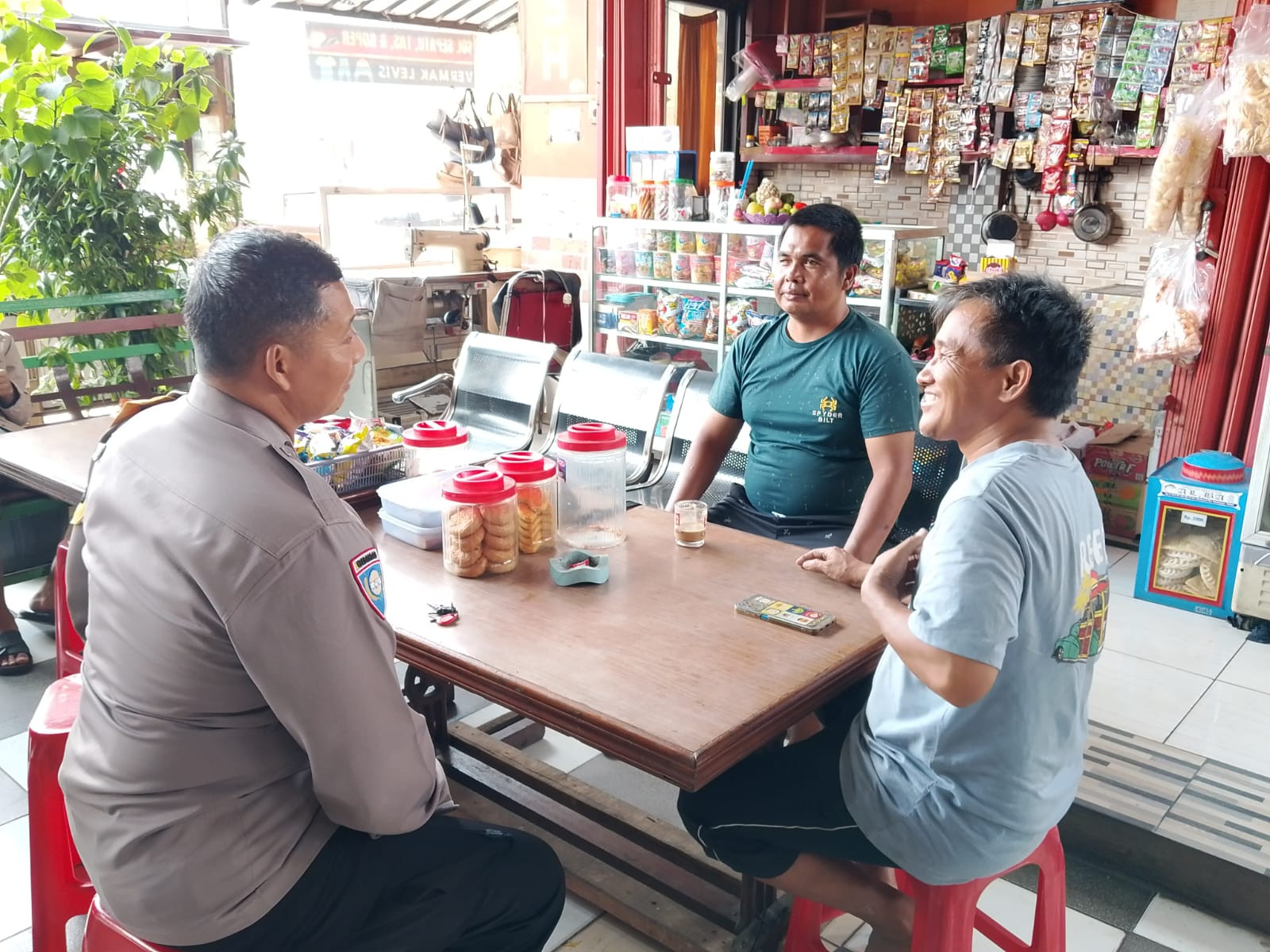 Tingkatkan Kewaspadaan Warga, Bhabinkamtibmas Mustikasari Gencarkan Patroli dan DDS