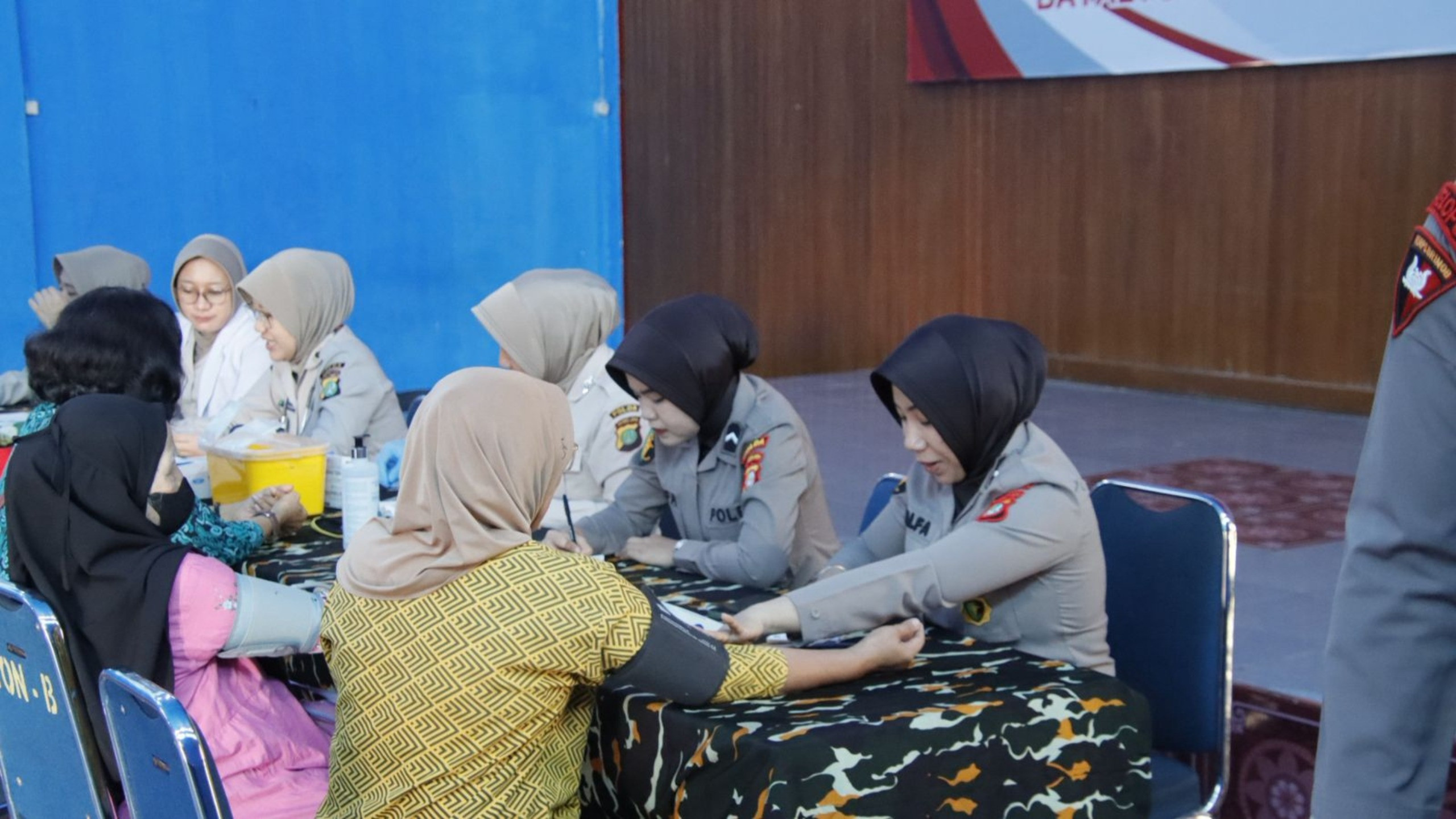 Sambut HUT ke-80 Korps Brimob Polri, Brimob Polda Metro Jaya Gelar Bakti Kesehatan untuk Warga Cipinang