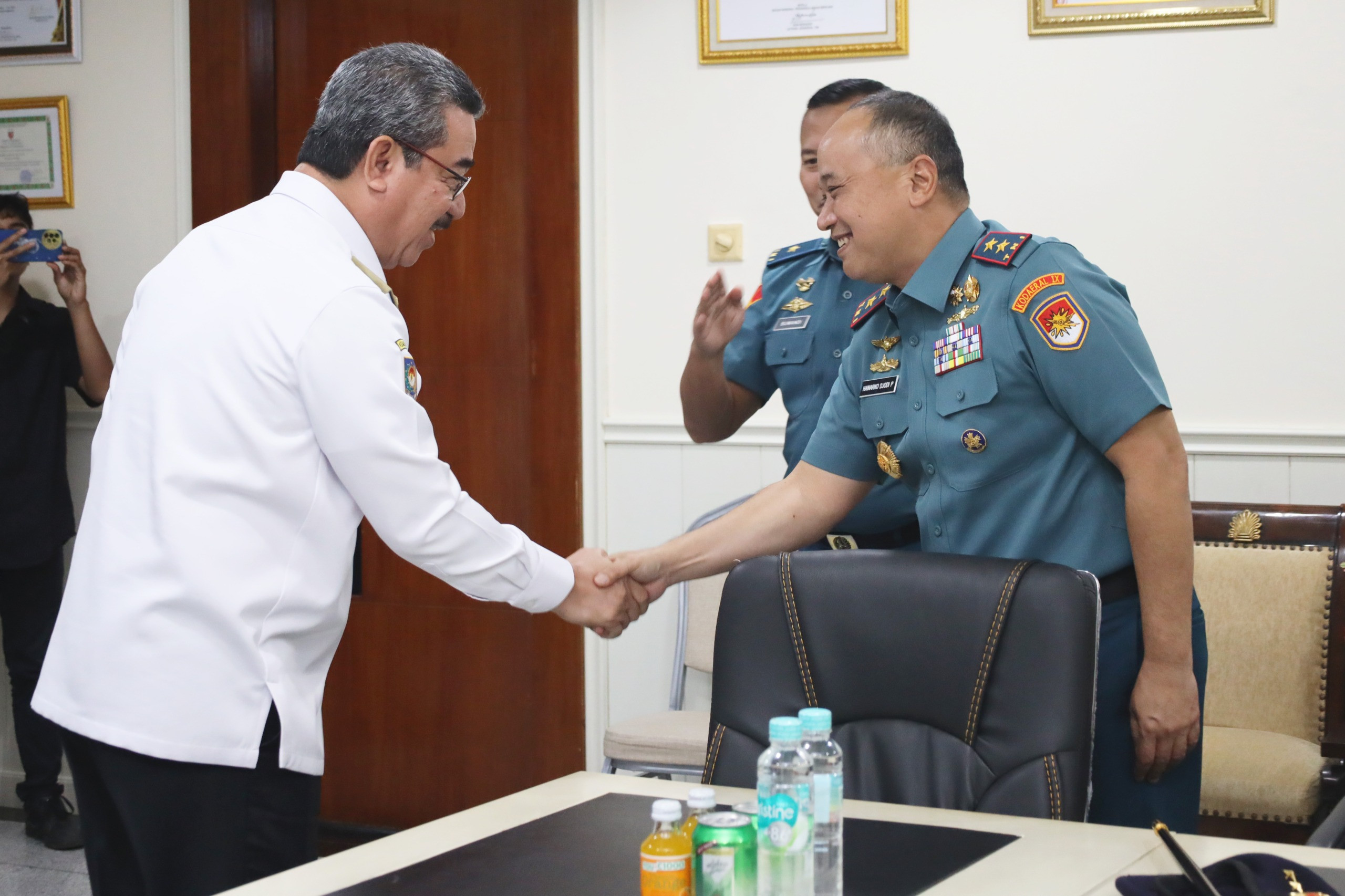Komandan Kodaeral IX Laksanakan Courtesy Call Ke Gubernur Maluku
