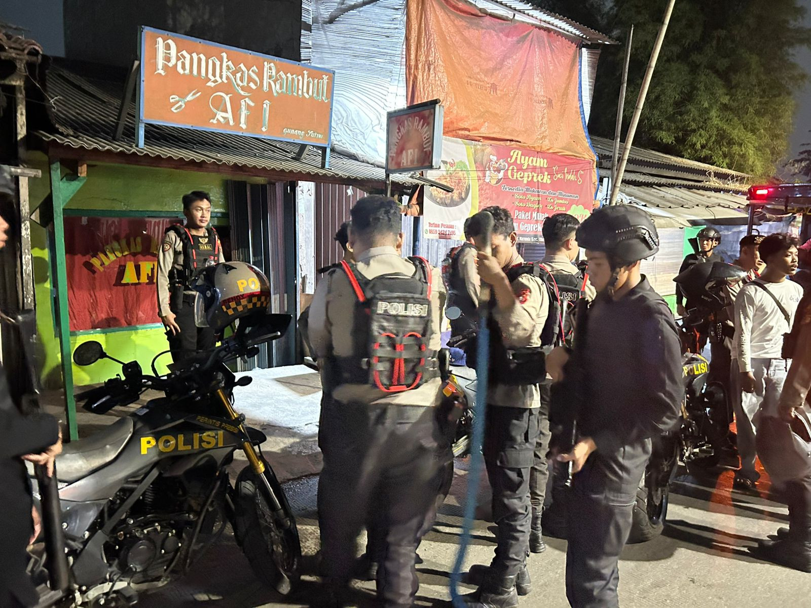 Dalam Rangka Patroli KRYD dan Razia Stasioner Tim Patroli Perintis Jaga Jakarta, Polisi Amankan Dua Remaja di duga Menyimpan Senjata Tajam