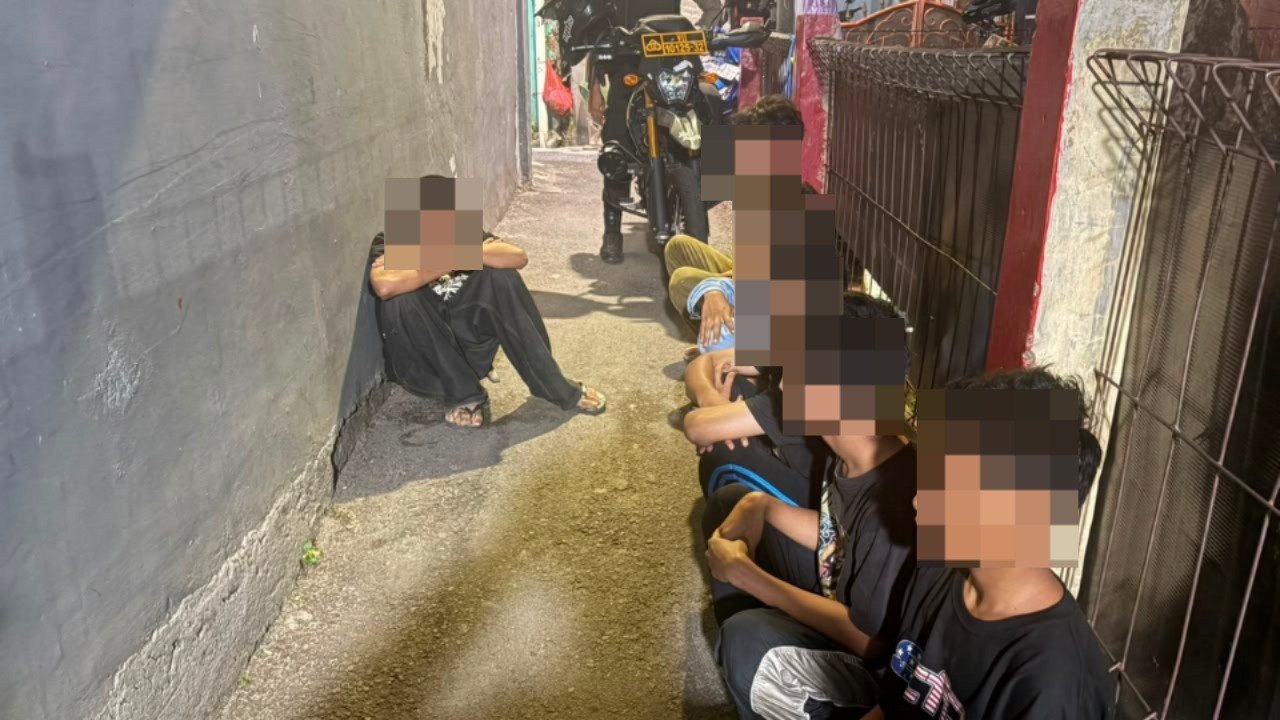 Brimob Polda Metro Jaya Cegah Tawuran di Cipayung, Sita Besi Tajam hingga Balok Dan 8 Pemuda Diamankan