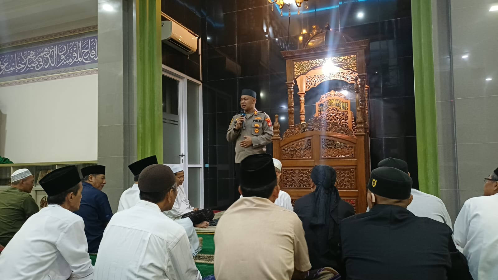 Tarawih Keliling Kapolsek Bekasi Barat di Masjid Jami Al Fallah, Ajak Warga Cegah Tawuran dan Perang Sarung
