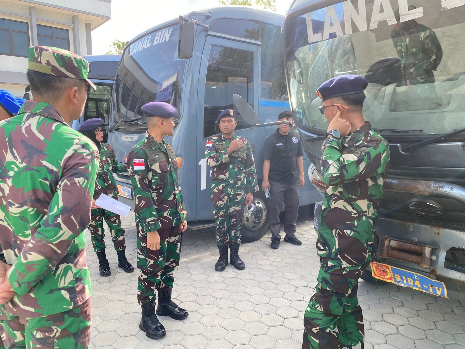 Guna Mendukung Tugas Operasional, Danlanal Bintan Cek Kesiapan Kendaraan Dinas